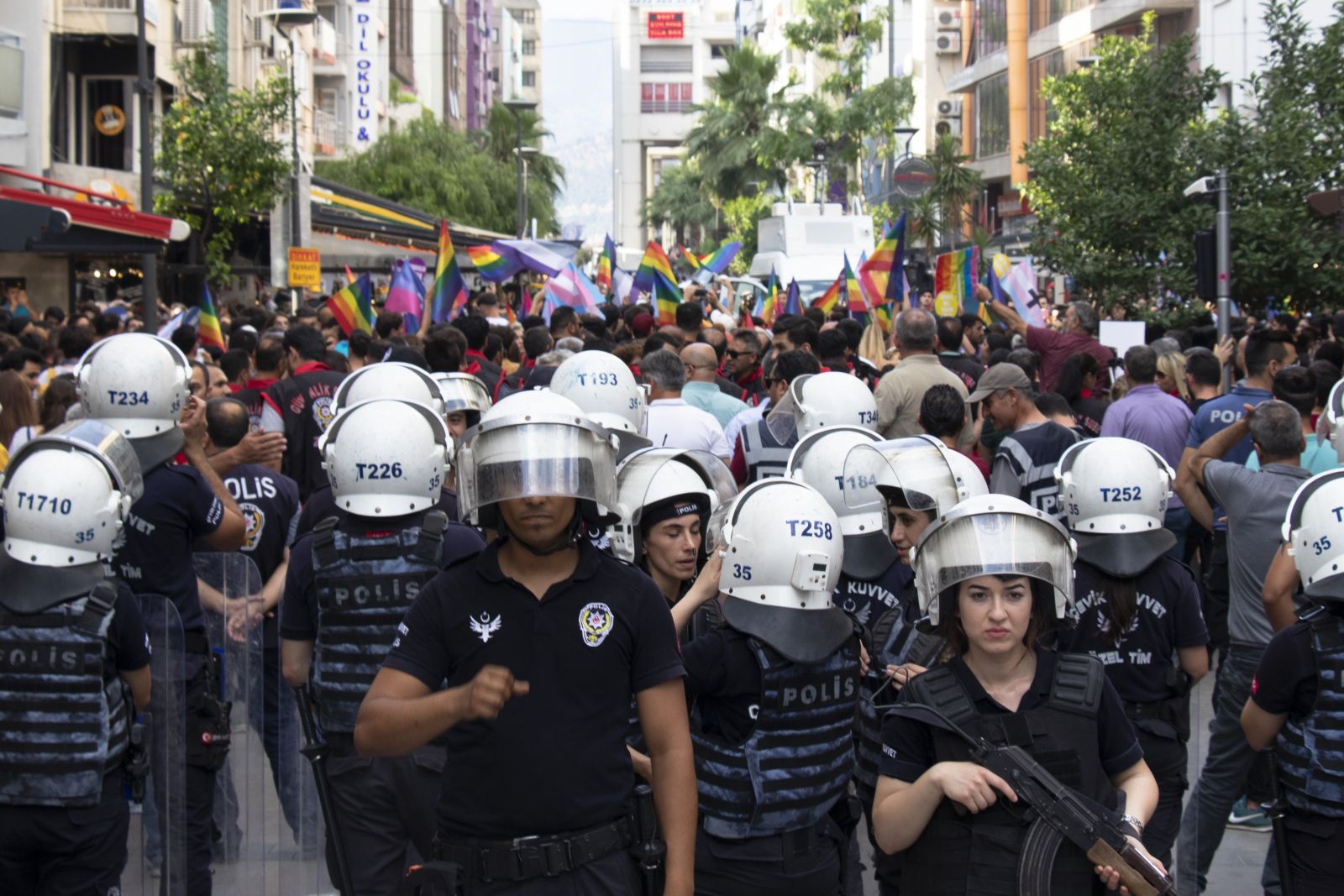 Sakıp Yaşar’ın objektifinden 7. İzmir Onur Yürüyüşü Kaos GL - LGBTİ+ Haber Portalı